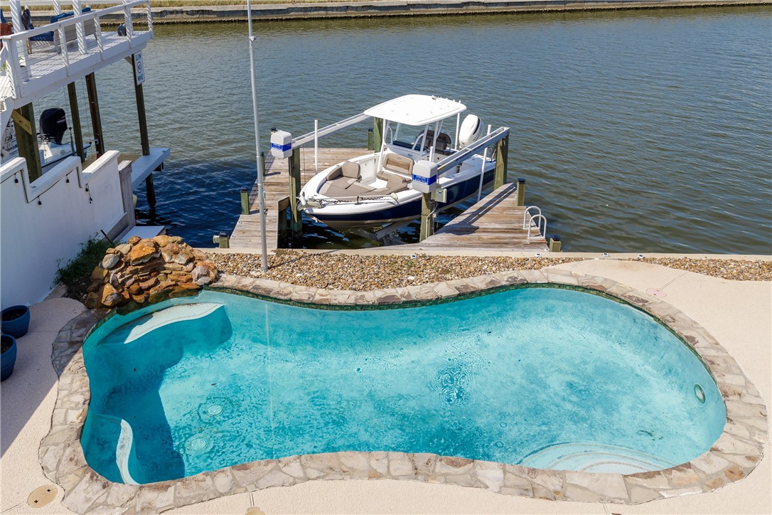 15121 Cane Harbor Blvd Property Photo 8