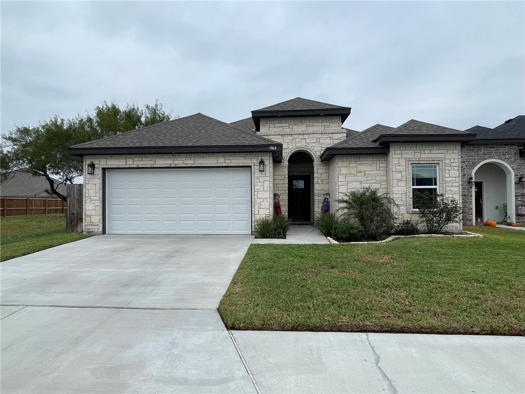 1763 The Park Dr Property Photo 1