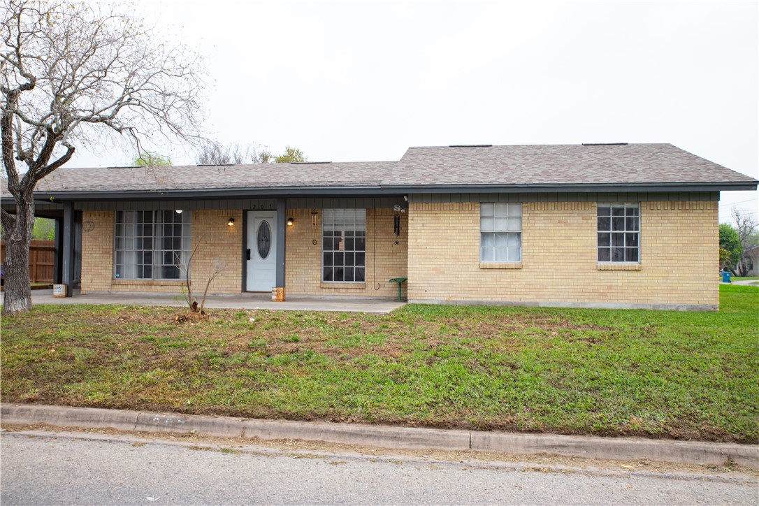 207 E Baylor Property Photo