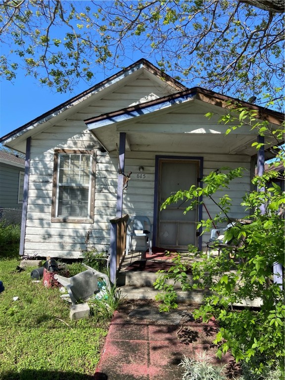 615 Dolores St Property Photo 1