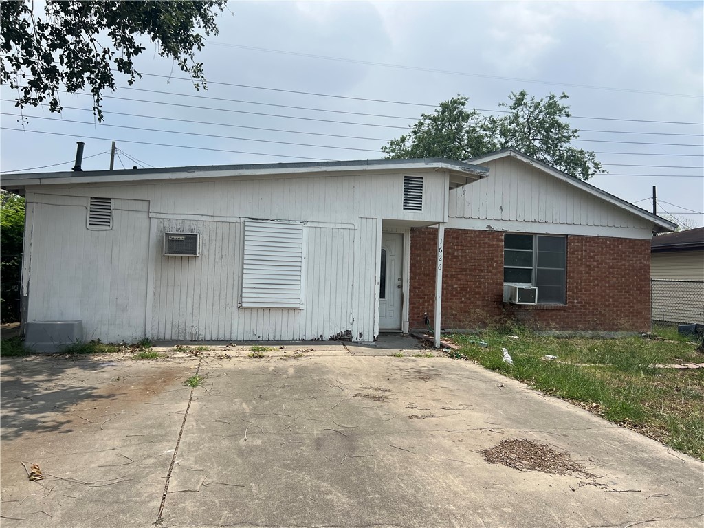 1626 Pinewood Property Photo 1