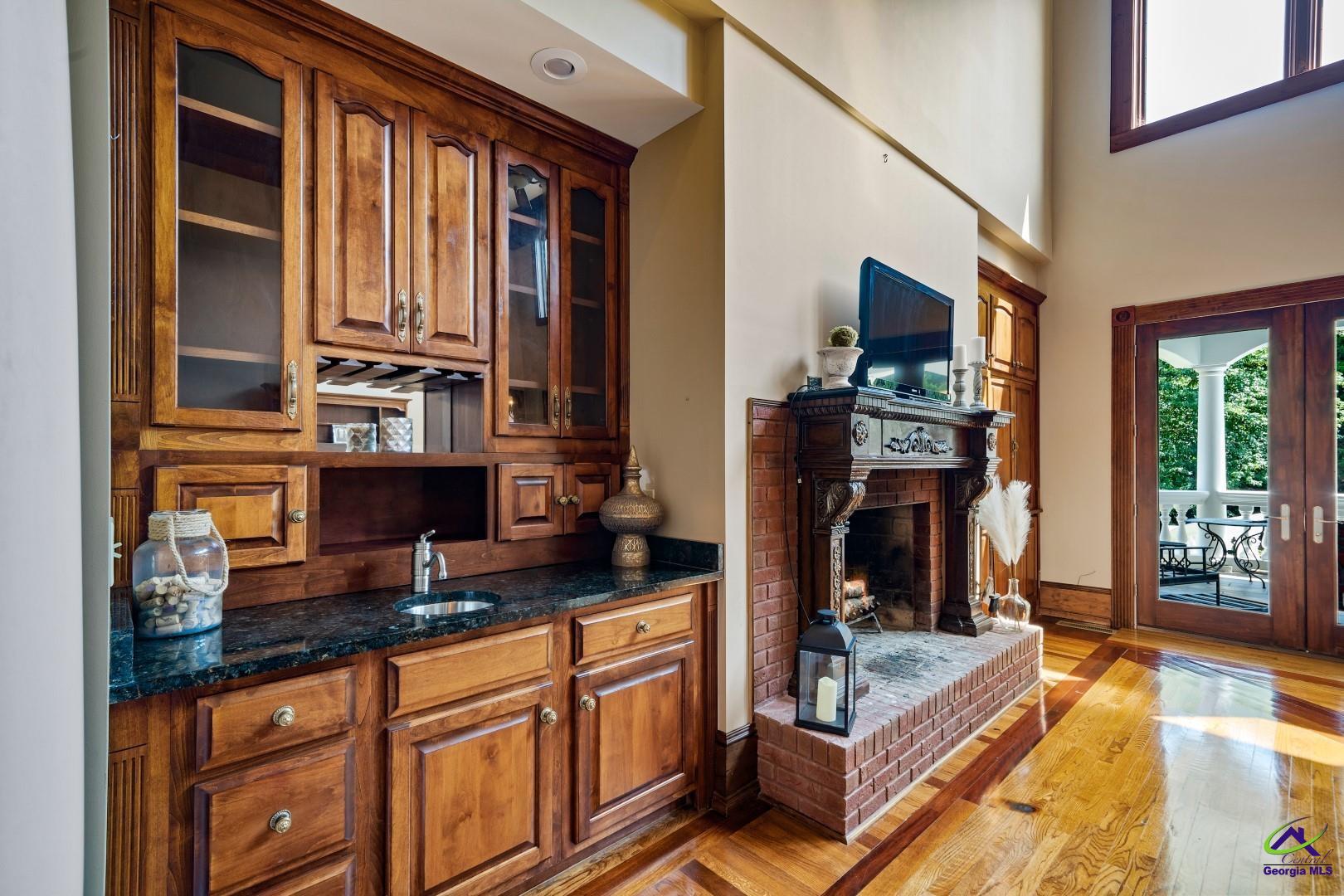 6020 Rivoli Drive Property Photo 14