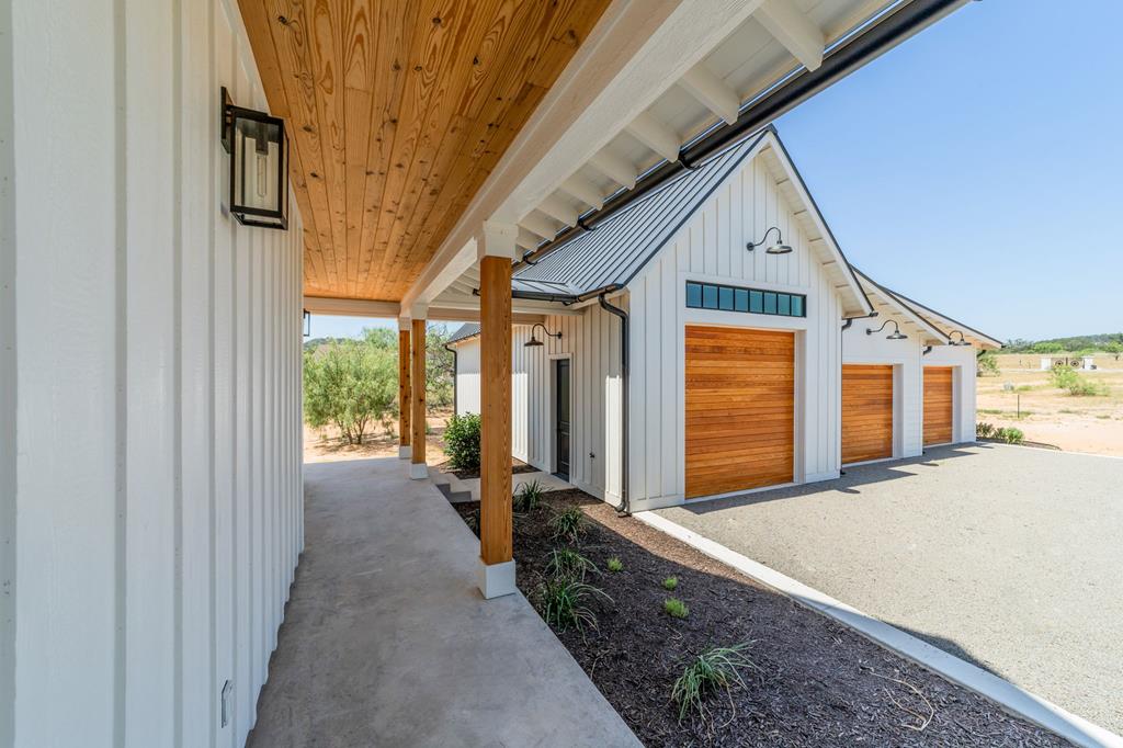 324 Klenin Place Property Photo 4