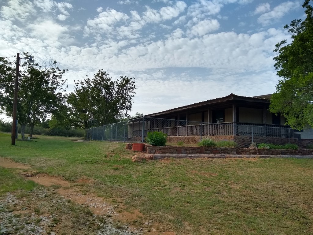 520 N County Rd 520 Property Photo 2