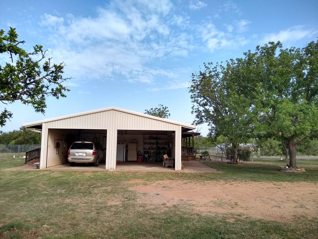 520 N County Rd 520 Property Photo 3