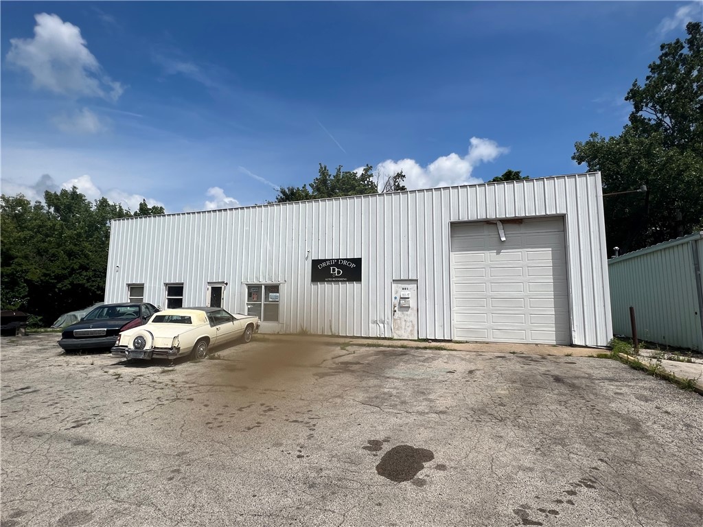 801 E Voorhees Street Property Photo