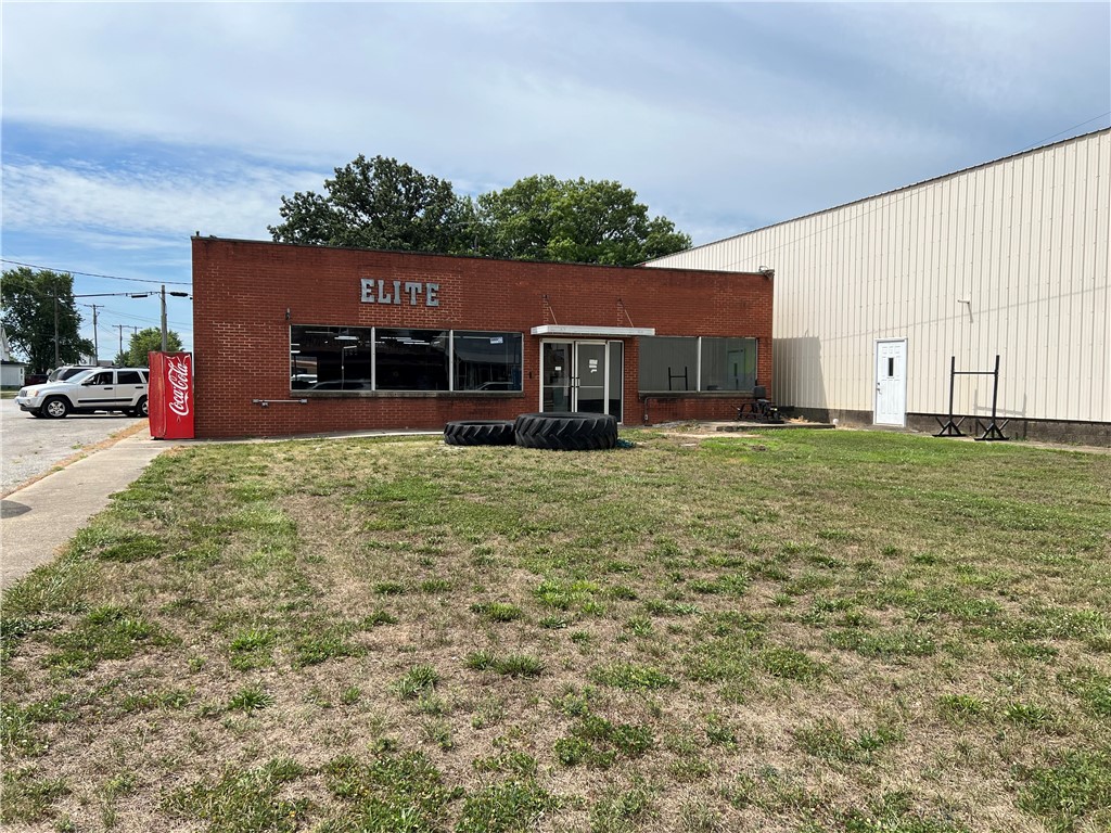 118 E 3rd Street Property Photo