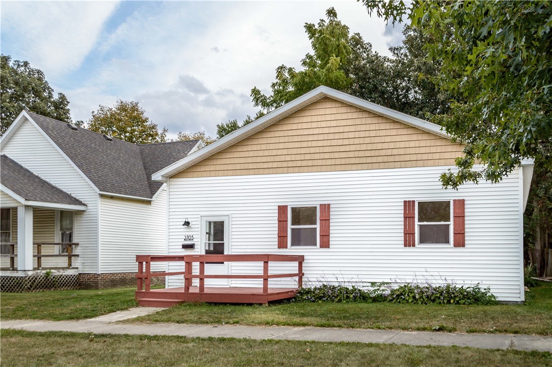 2705 Prairie Avenue Property Photo 1