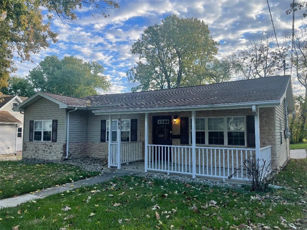 945 2nd Street Property Photo 1