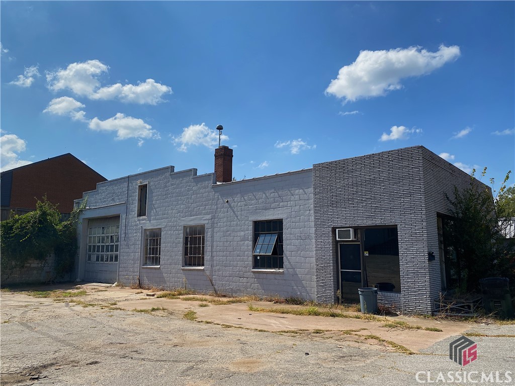 1095 Broad W Street Property Photo 1