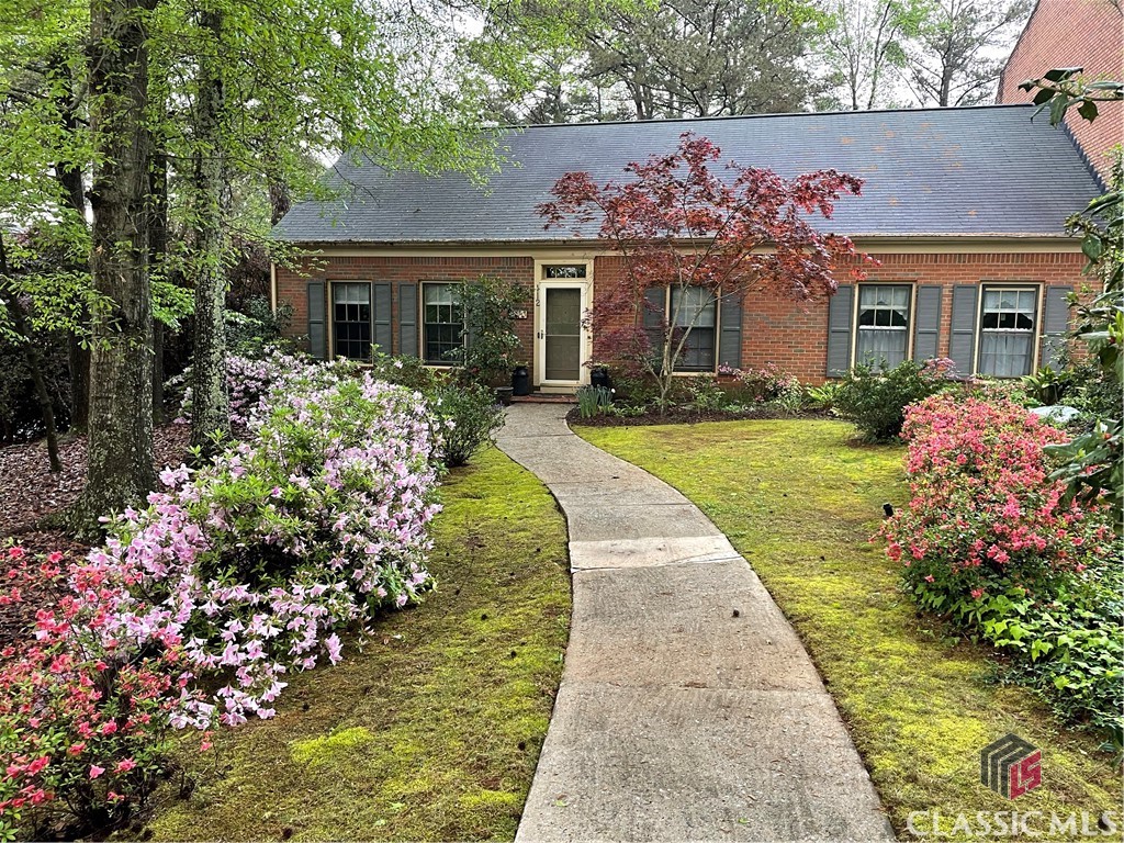 112 S Stratford Drive Property Photo 1