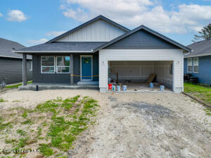 935 Queen Street Property Photo 1