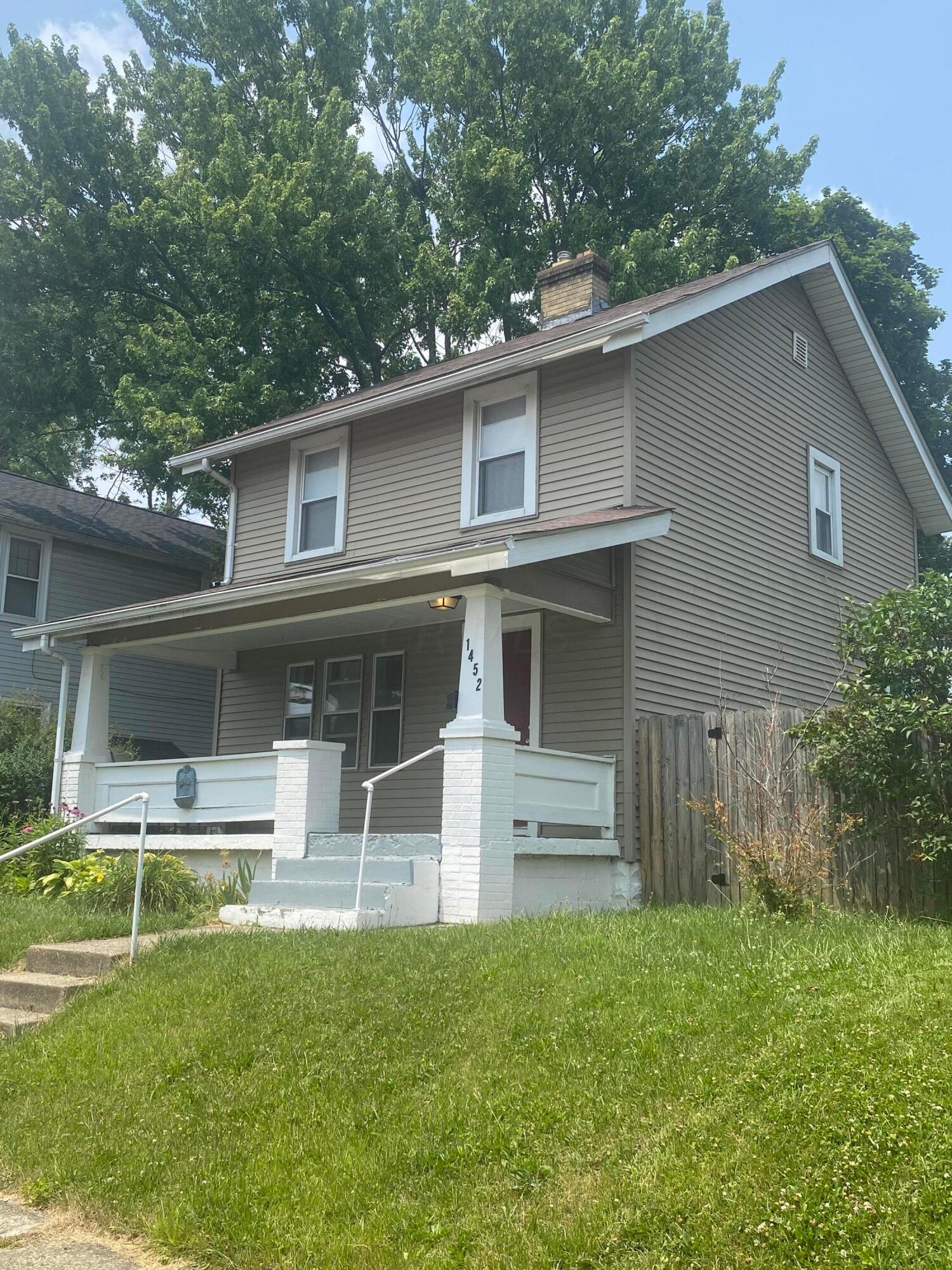 1452 Loretta Avenue Property Photo 1