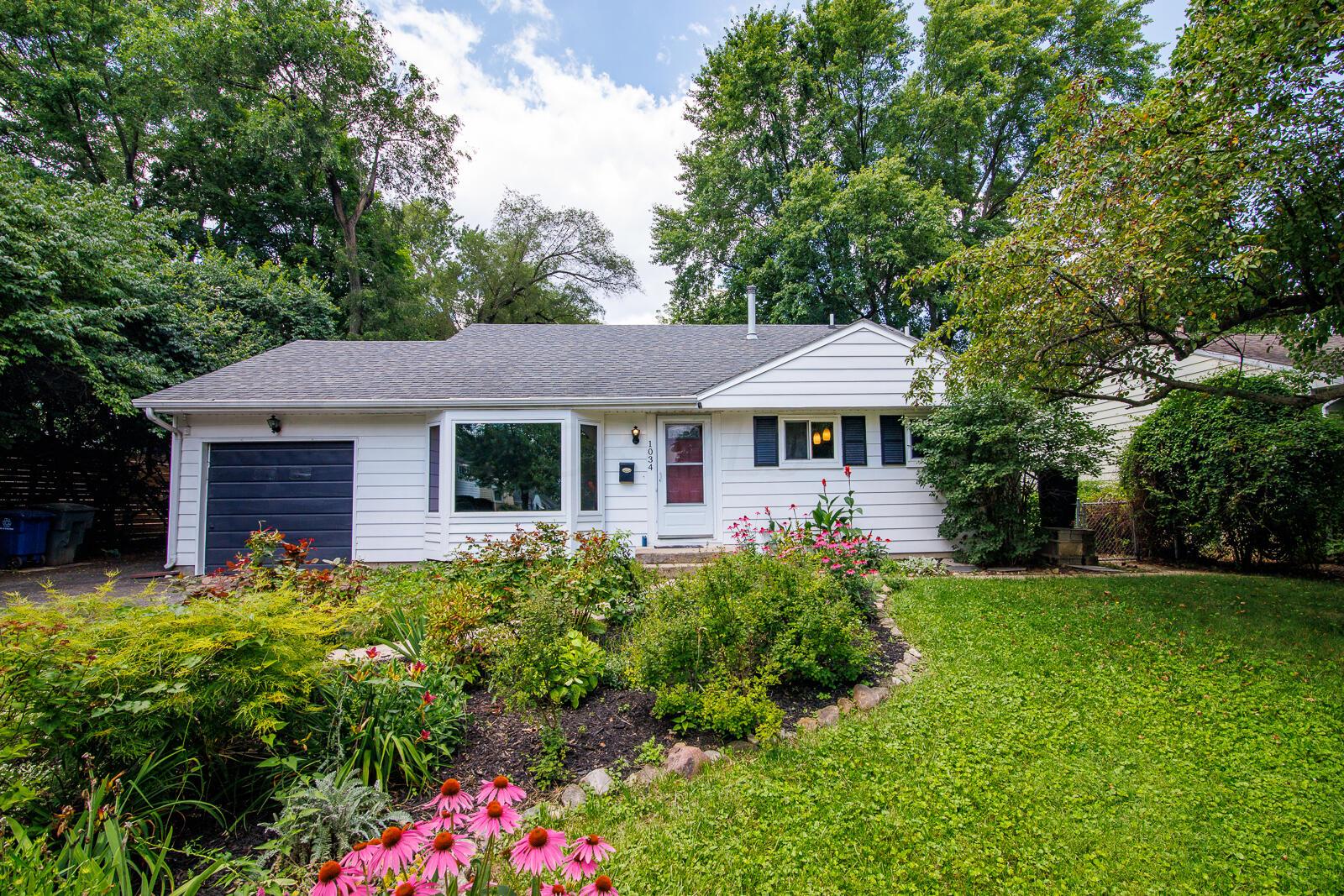 1034 Bricker Boulevard Property Photo 1