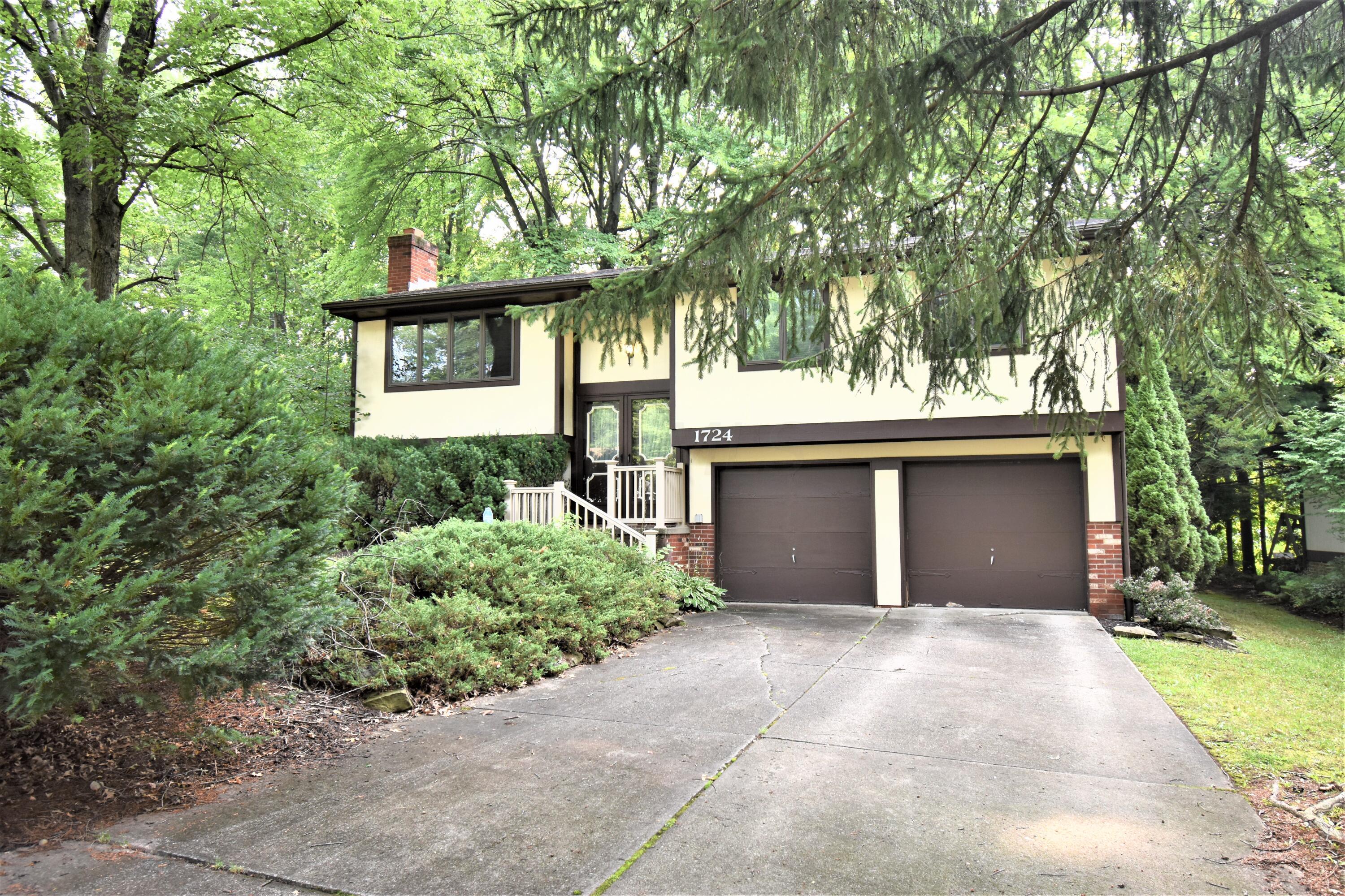 1724 Olivewood Circle NE Property Photo 1
