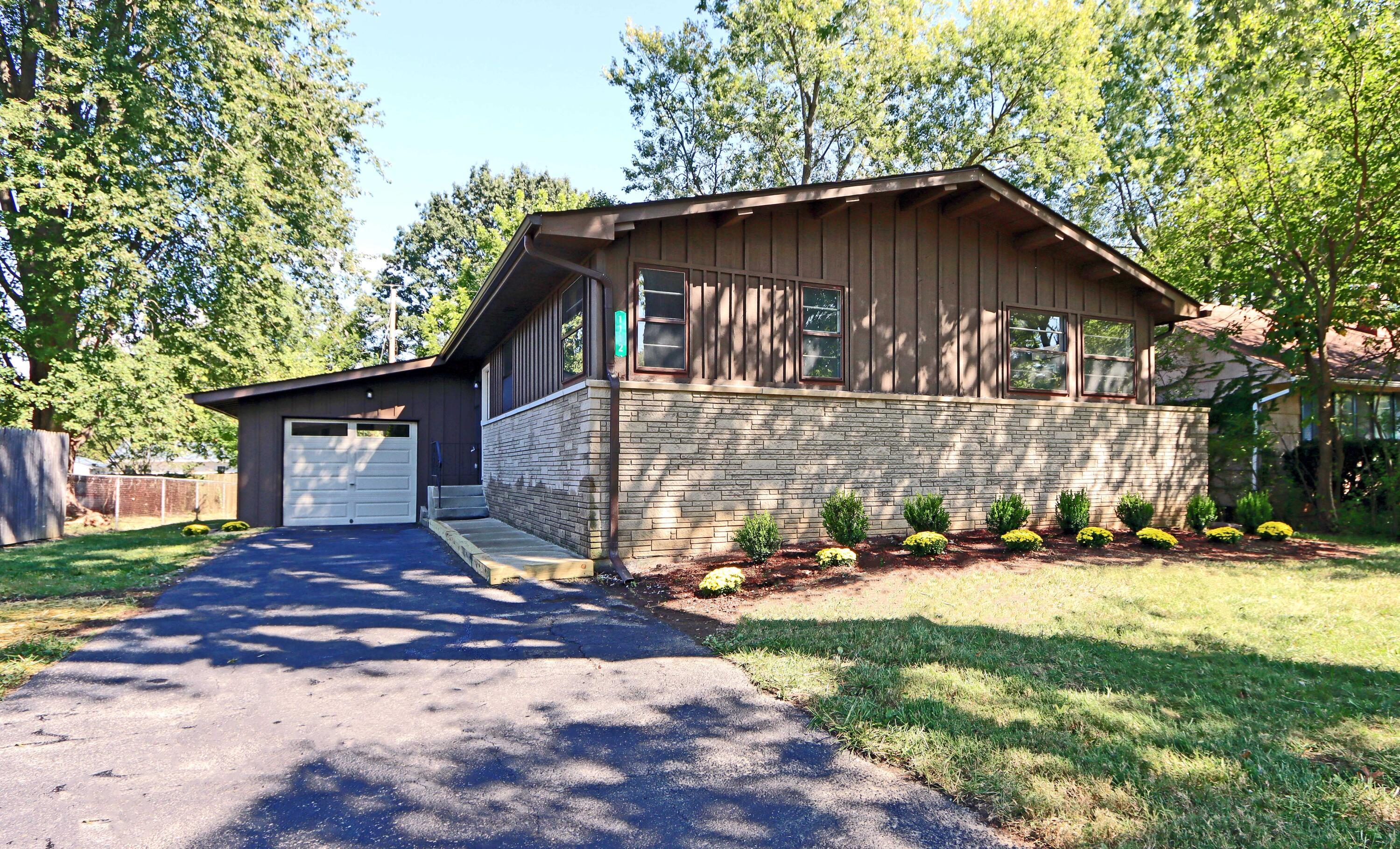 1112 Carrousel Drive E Property Photo 1