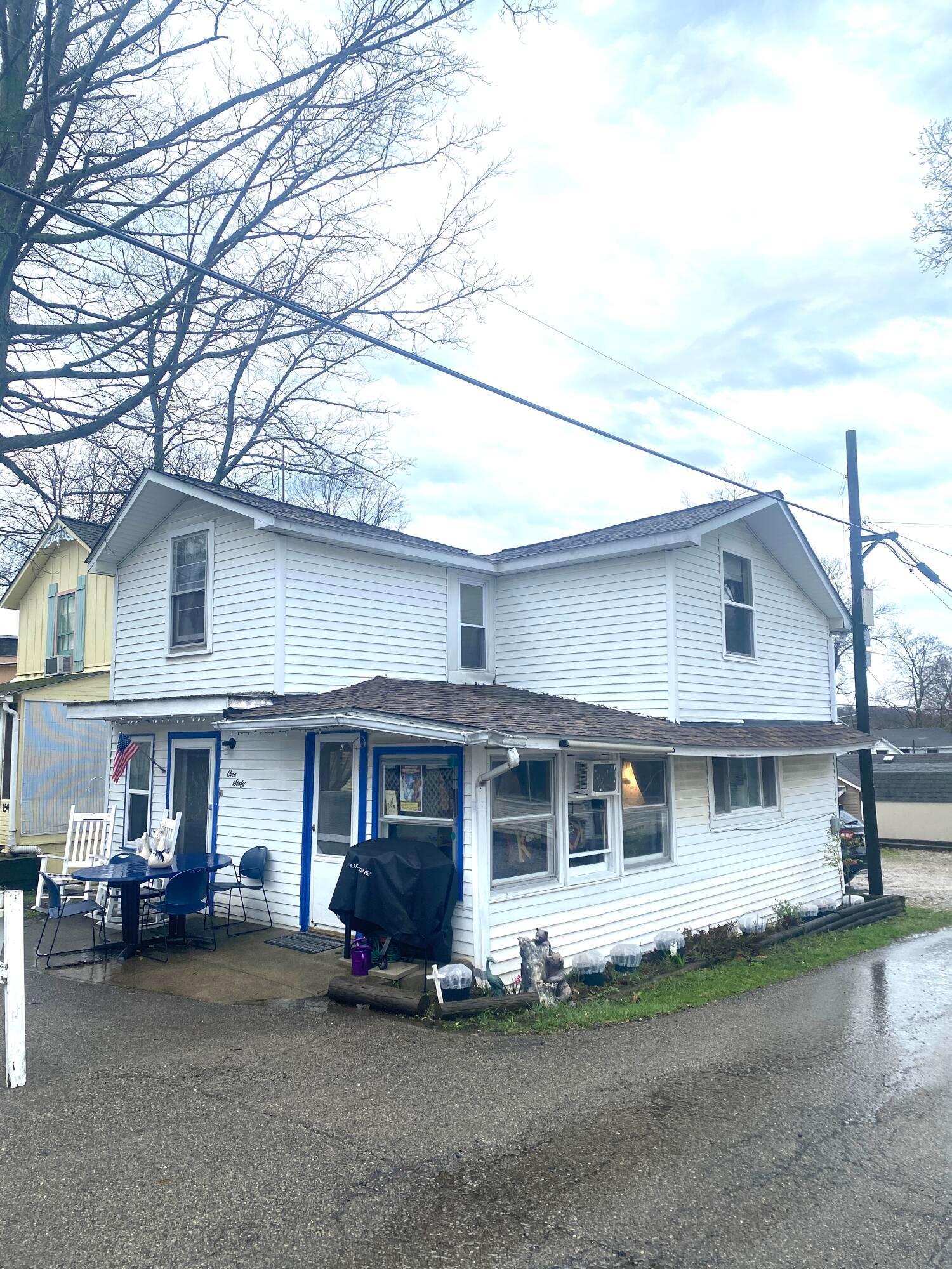 160 8th Street Property Photo 1