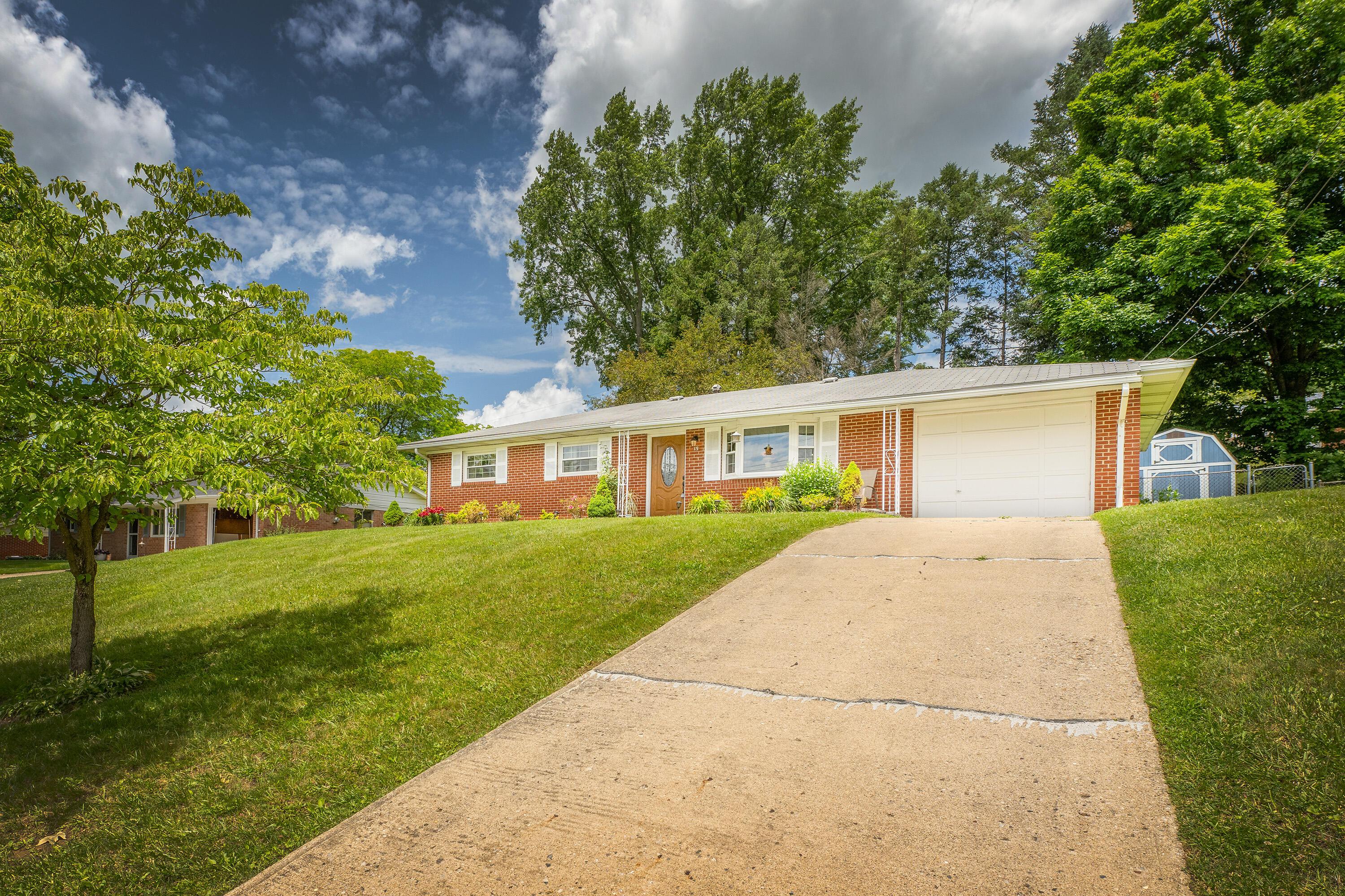 19 Eastmoor Drive Property Photo 1