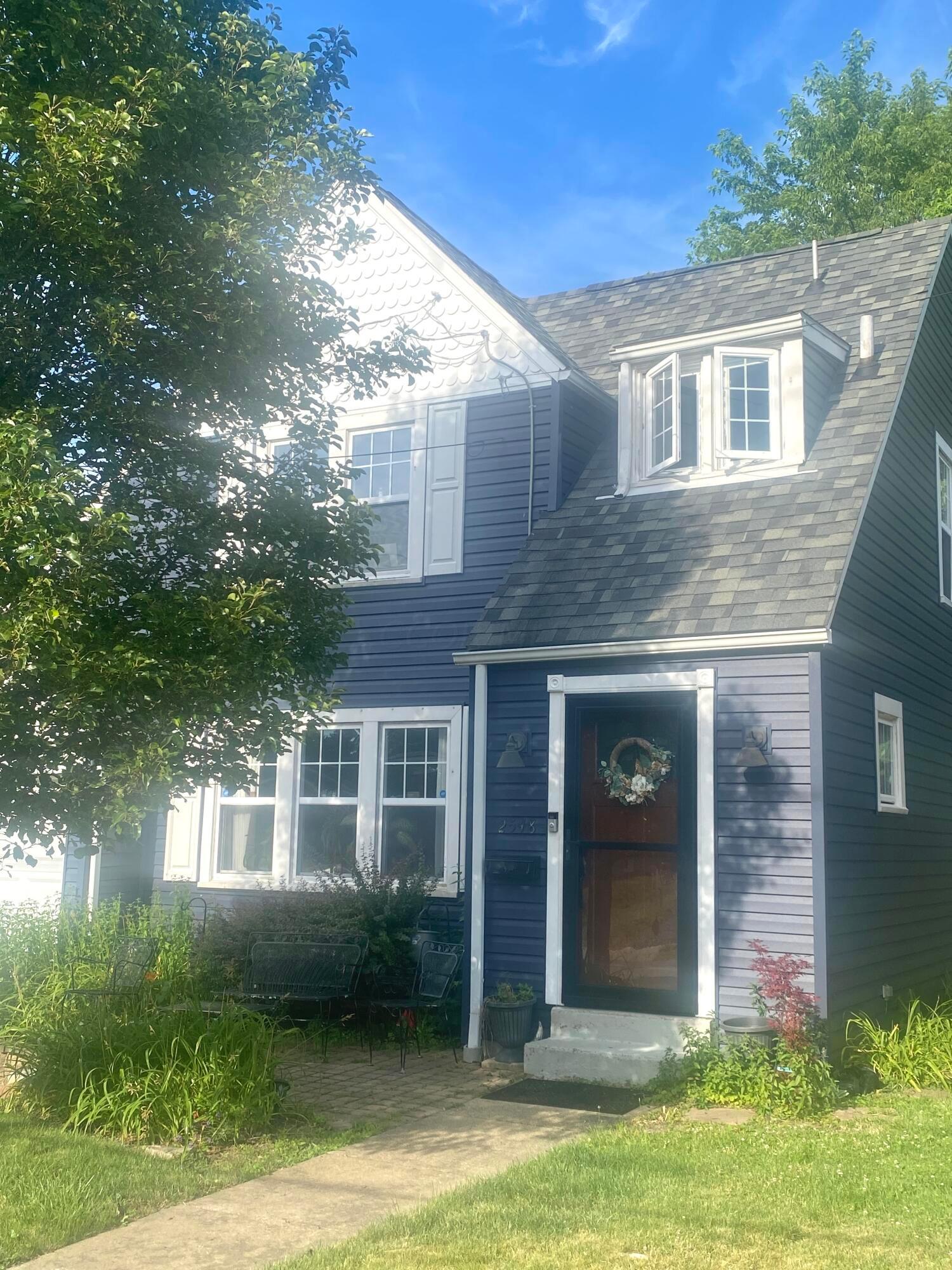 2548 Oakwood Avenue Property Photo 1