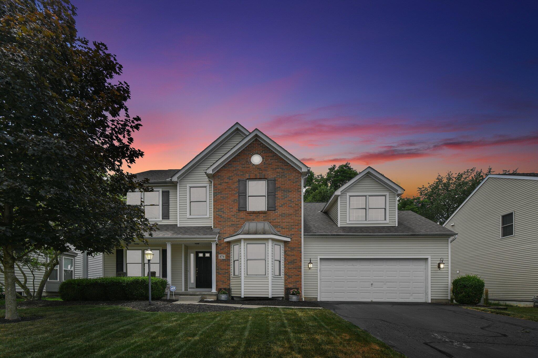 171 Fox Glen Drive W Property Photo 1