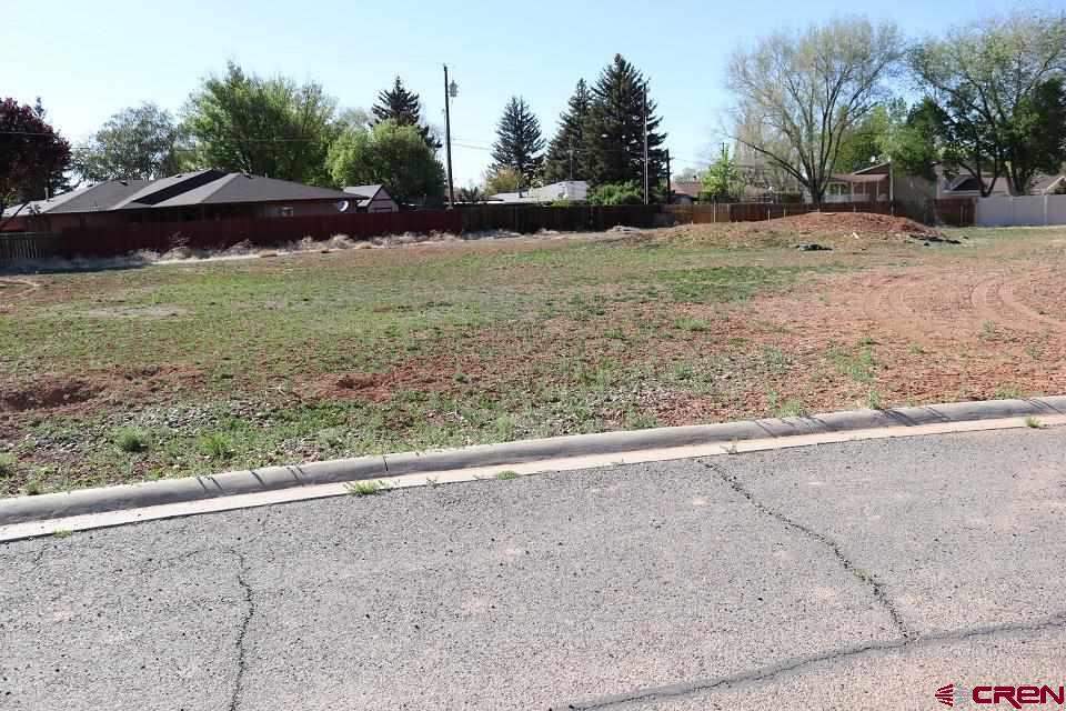 530 Juniper Place Property Photo 1