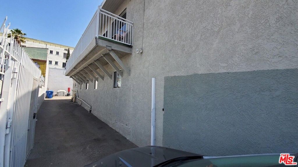 5061 W Sunset Boulevard Property Photo 2