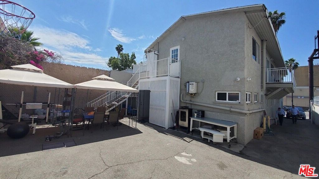 5061 W Sunset Boulevard Property Photo 3