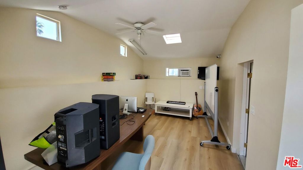 5061 W Sunset Boulevard Property Photo 15
