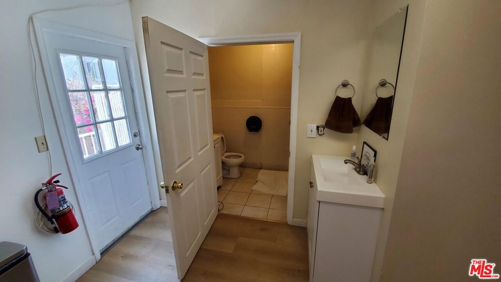 5061 W Sunset Boulevard Property Photo 16