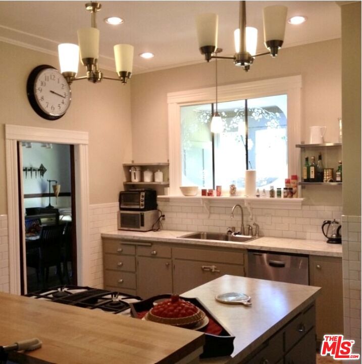 2985 Clay Street Property Photo 8