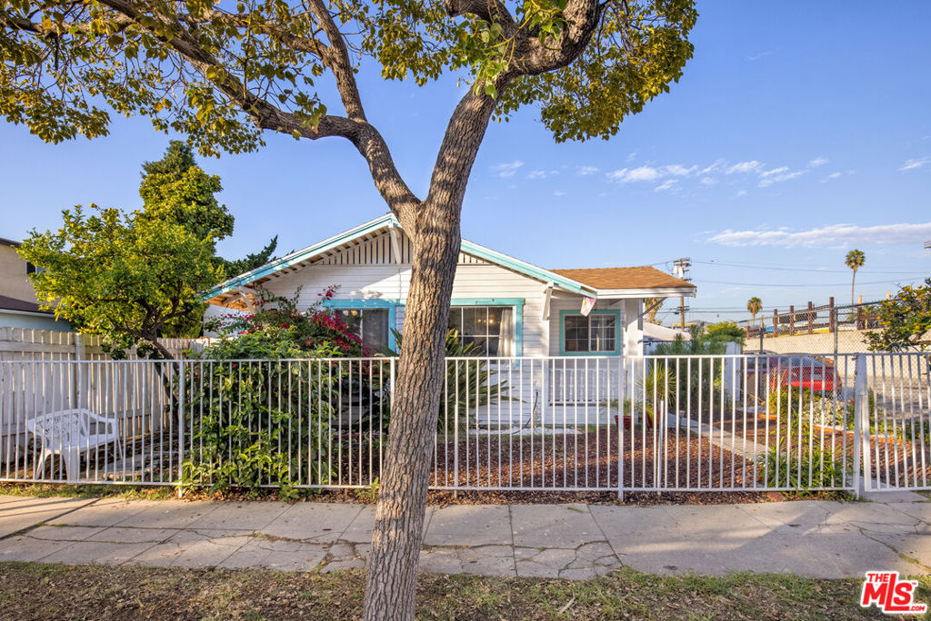 6021 Romaine Street Property Photo 2