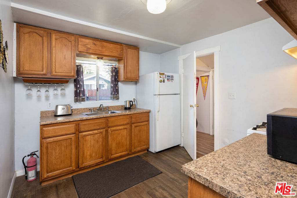 6021 Romaine Street Property Photo 6