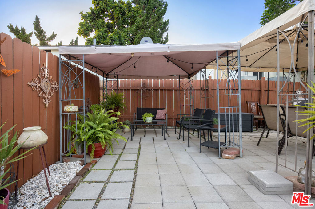 6021 Romaine Street Property Photo 12