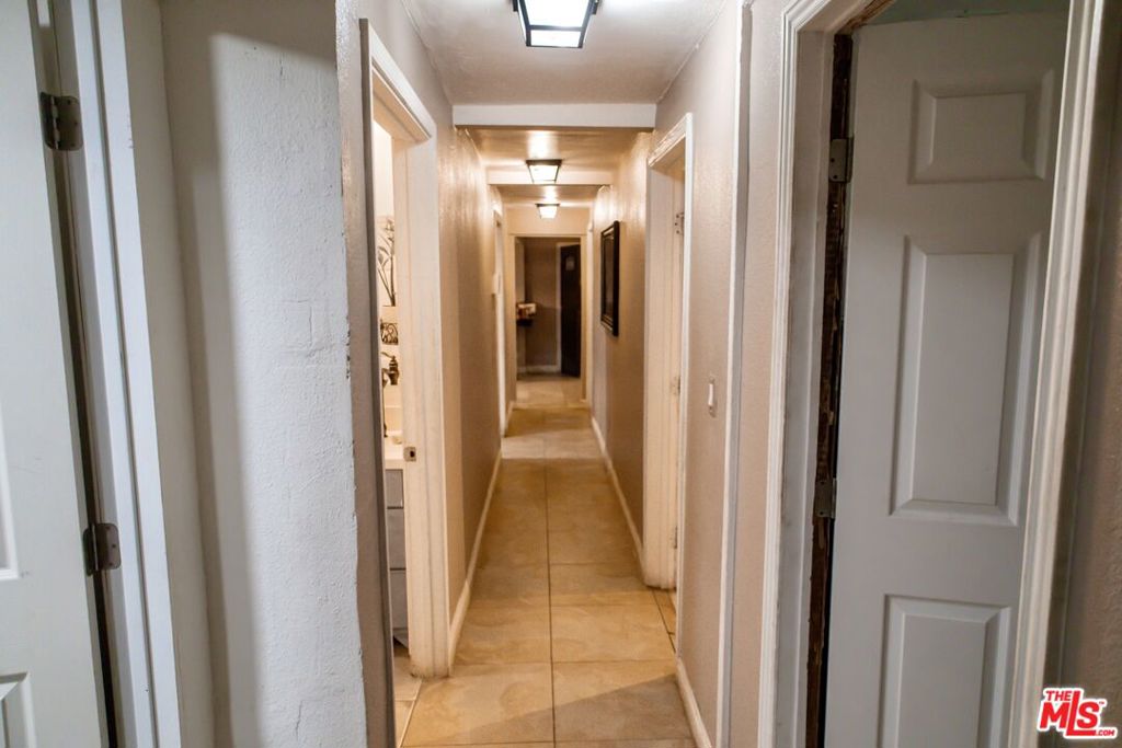 21732 Mountain Avenue Property Photo 7
