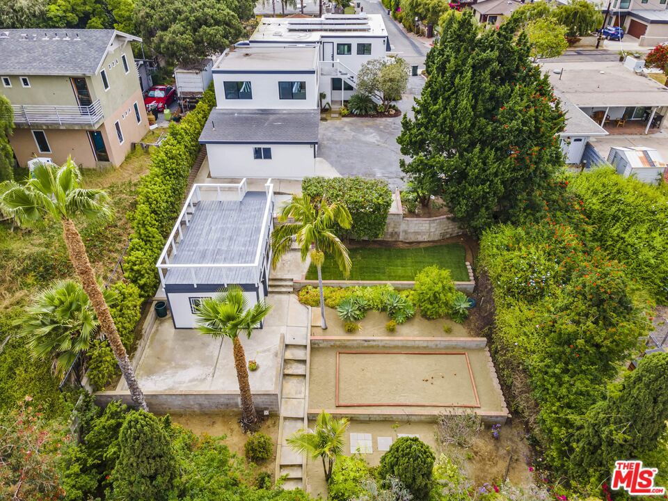 1805 Mackinnon Avenue Property Photo 1