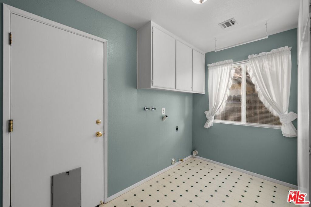 43033 22nd Street Property Photo 15