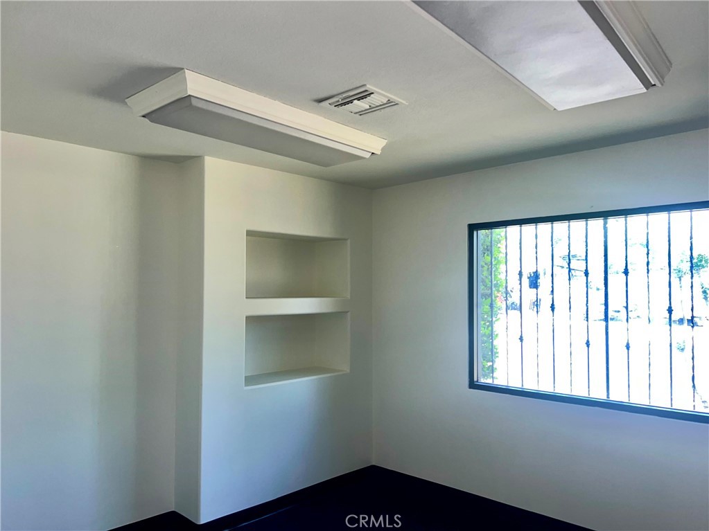 545 E California Street Property Photo 4