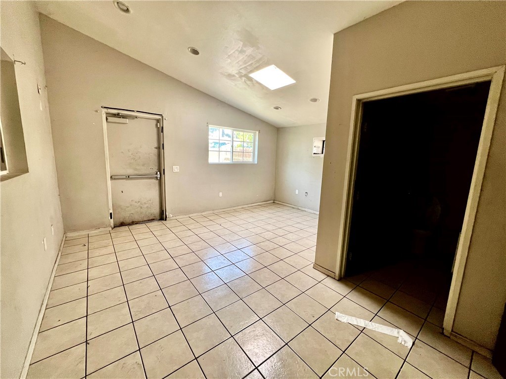 545 E California Street Property Photo 6