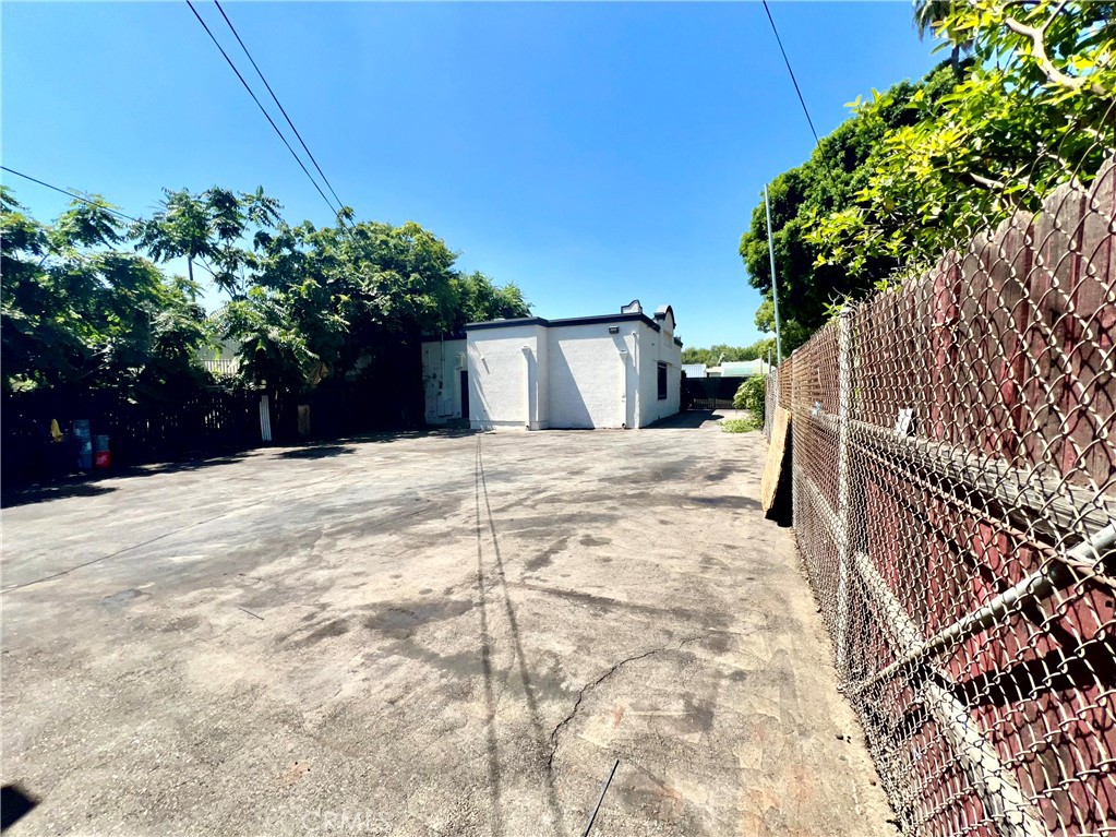 545 E California Street Property Photo 10