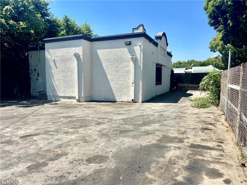 545 E California Street Property Photo 11