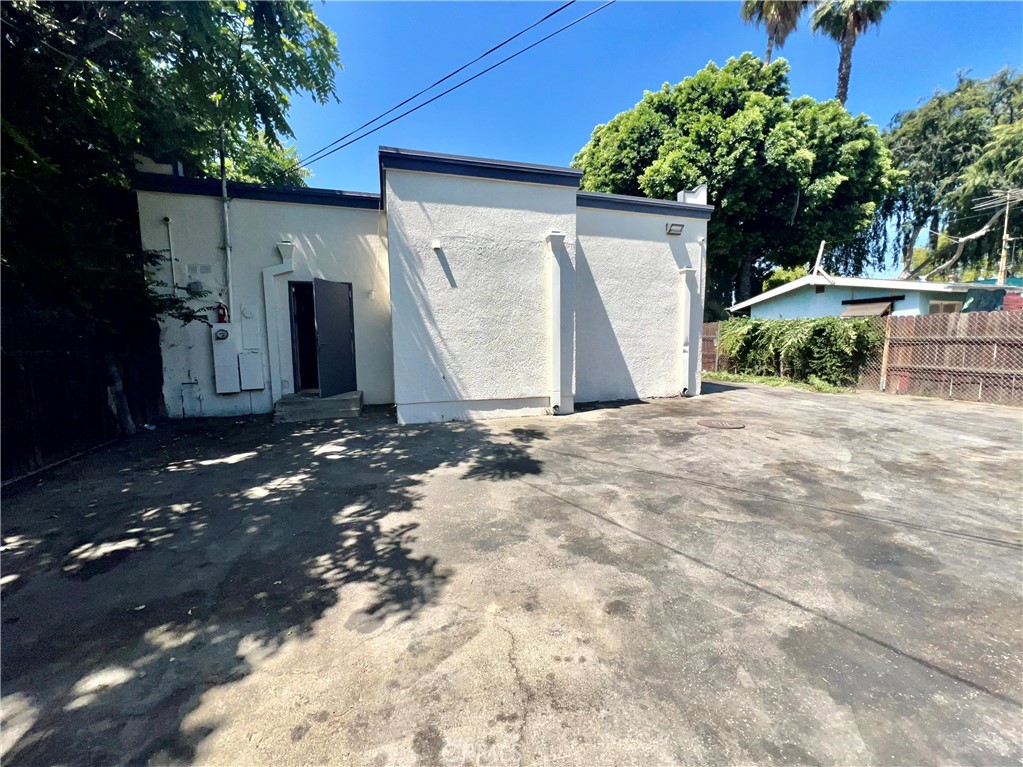 545 E California Street Property Photo 13