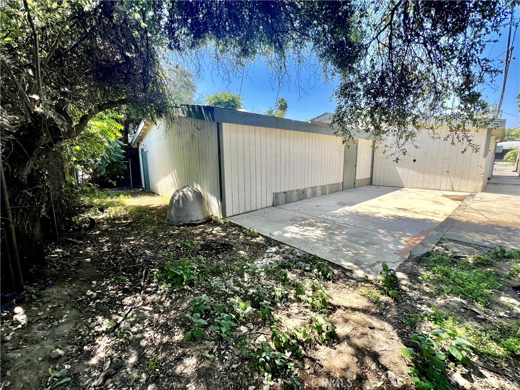 545 E California Street Property Photo 15
