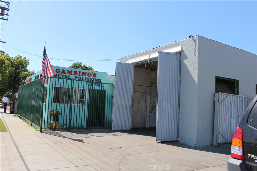 6101 Clara Street Property Photo