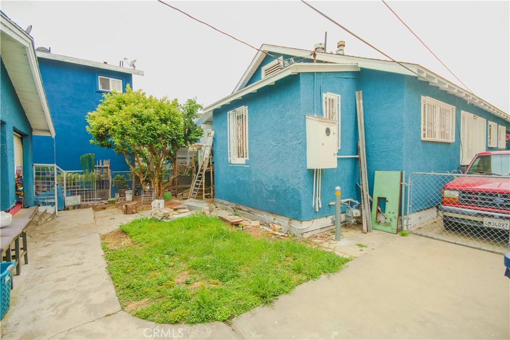 1208 E 76th Place Property Photo 11