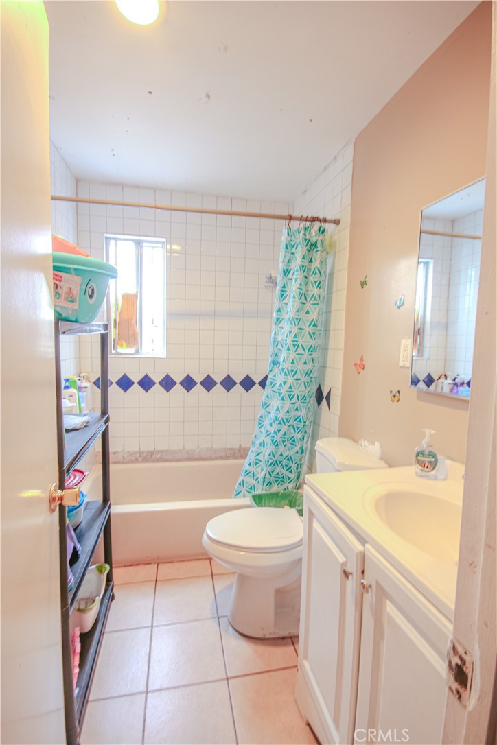 1208 E 76th Place Property Photo 18
