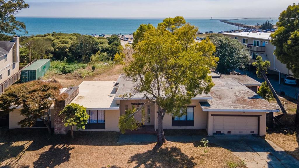 570 Avenue Alhambra Property Photo
