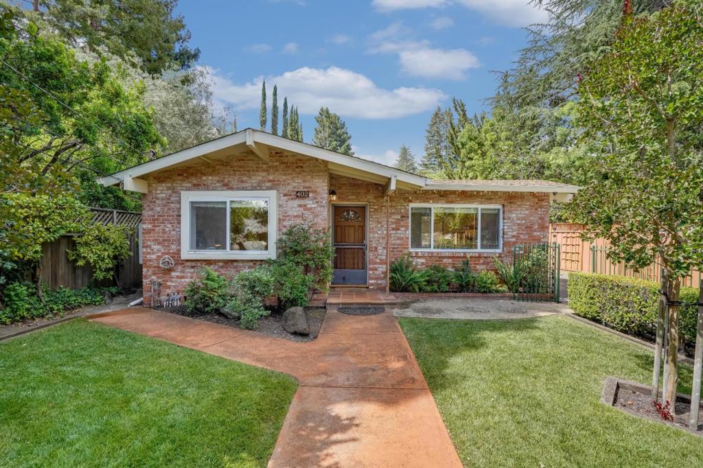 W Oakwood Boulevard Property Photo 1