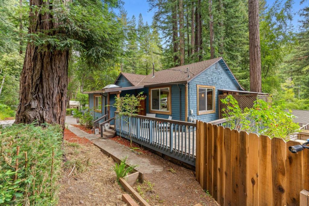 564 Lilac Avenue Property Photo 1