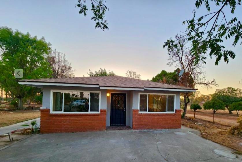 8831 E Herndon Avenue Property Photo 1