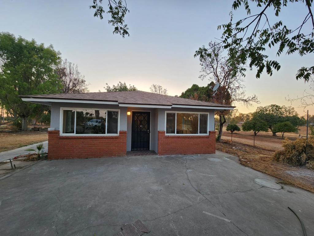 8831 E Herndon Avenue Property Photo 1